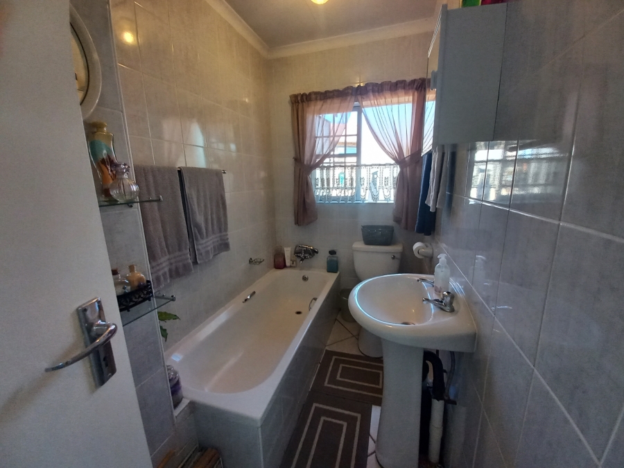 3 Bedroom Property for Sale in Safari Gardens North West